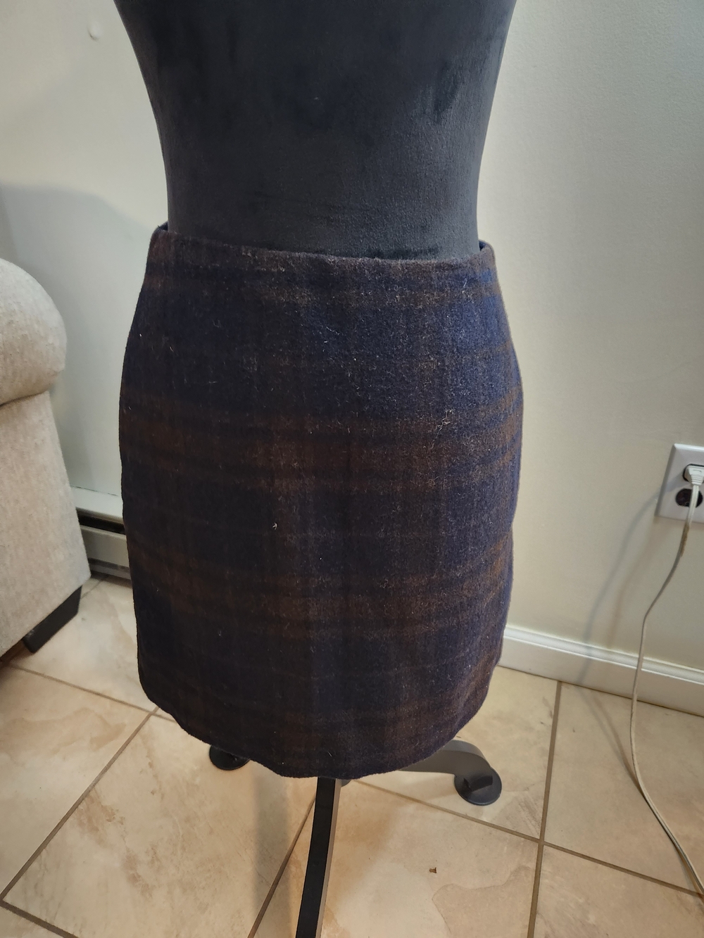 Uniqlo Dark Blue And Briwn Plaid Wool-Blend Skirt. 80% Wool